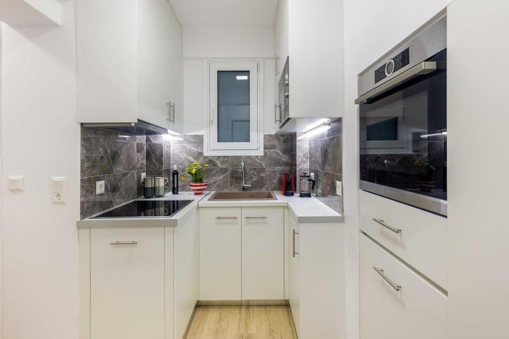 A Newly Fully Renovated Apartment *